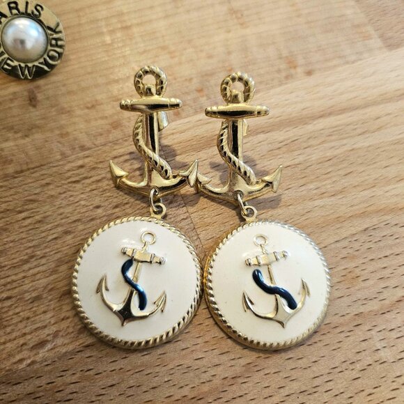 A Curated Collection of Vintage Style Earrings - Picture 7 of 10